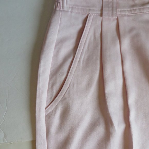 LILY'S Ladie's Light Pink Pleated Shorts Size 12 - Picture 3 of 6